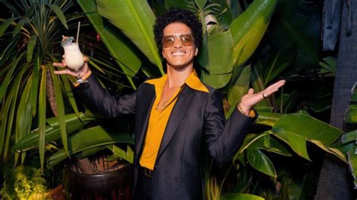 Bruno Mars' Heartfelt Reaction To Flowers: Discoveries And Insights